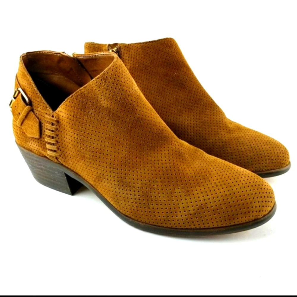 VINCE CAMUTO PARVEEN BROWN SUEDE BOOTIES SIZE 7W